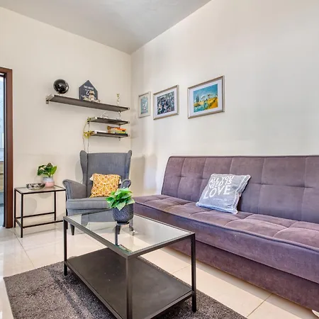 Cosy 1 Bedroom With Balcony In St Julians Aebe1 アパート