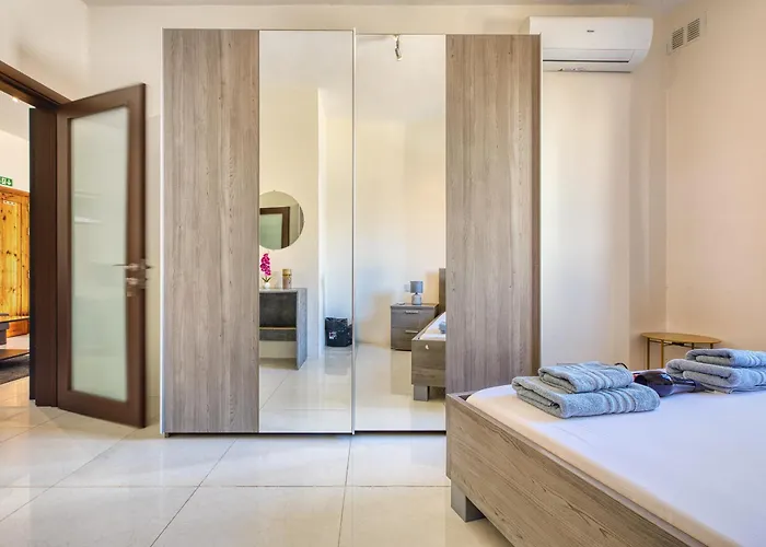 Cosy 1 Bedroom With Balcony In St Julians Aebe1 * San Ġiljan