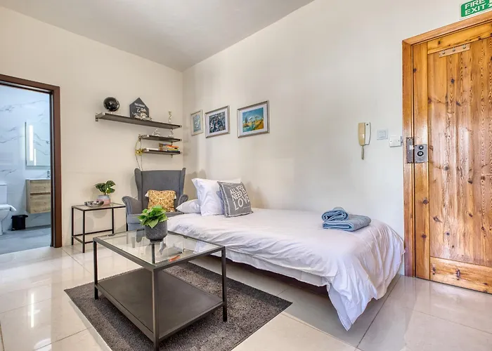 Cosy 1 Bedroom With Balcony In St Julians Aebe1 Apartman San Ġiljan